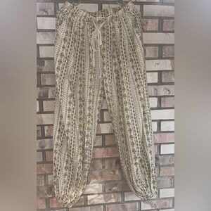 - NEW POL Floral Patterned Pants/ joggers SMALL